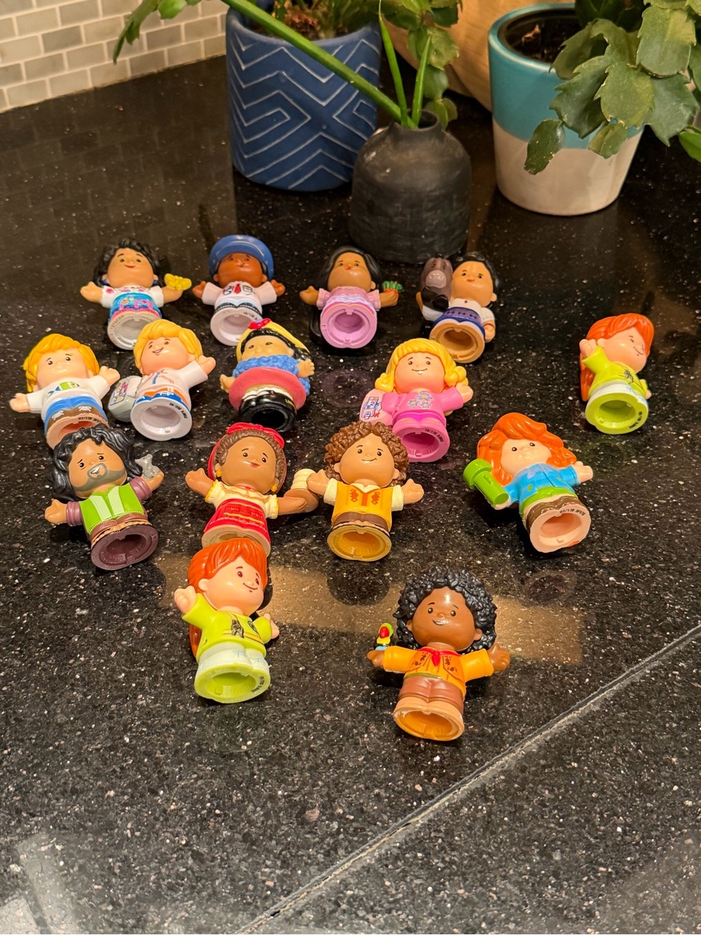 Lot of 15 Assorted Little People Figures - Picture 9 of 9